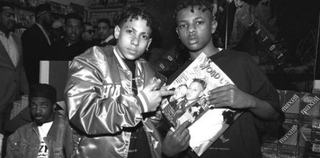 Chris Smith and Chris Kelly of Kris Kross in 1998 (Catherine McGann/Getty Images)